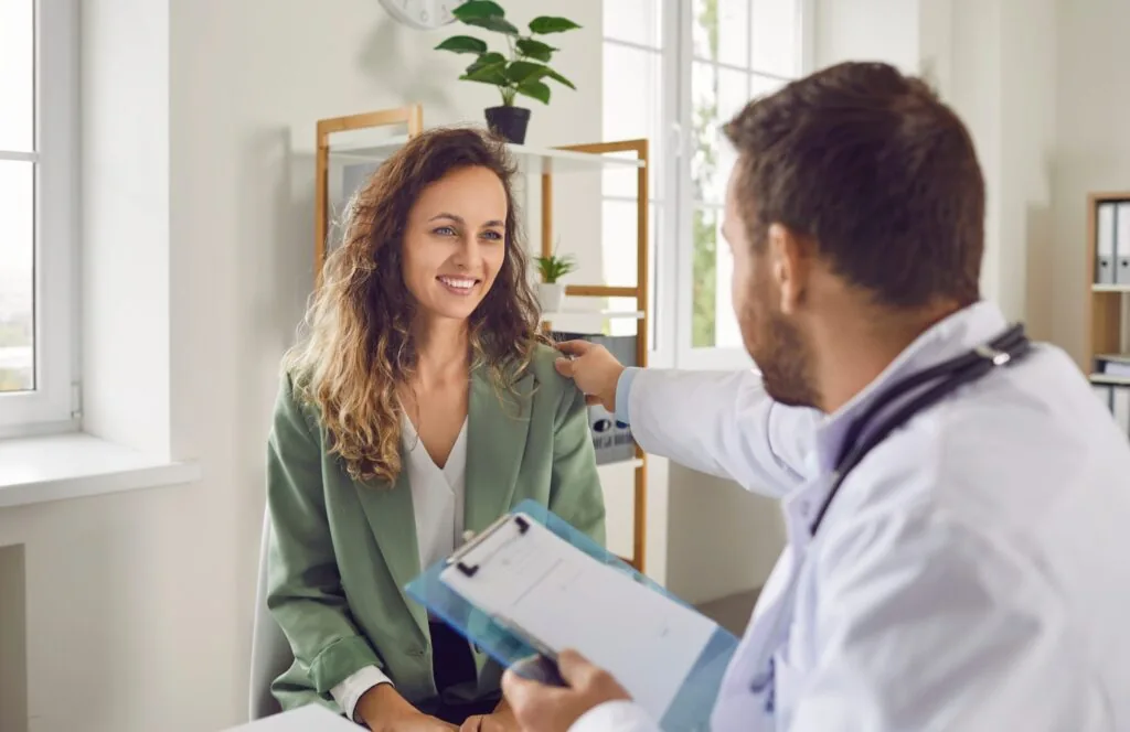 Portrait,Of,A,Male,Doctor,Support,Young,Smiling,Female,Patient